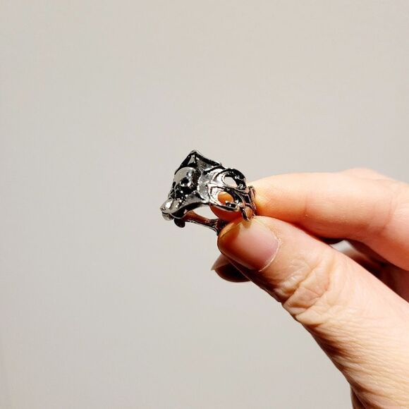 Brand New Silver Skull King Ring Adjustable Size - Picture 3 of 7